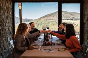 5 esperienze autentiche in Toscana-Degustazione Brunello di Montalcino e olio toscano-Esperienze Mi diverto travel
